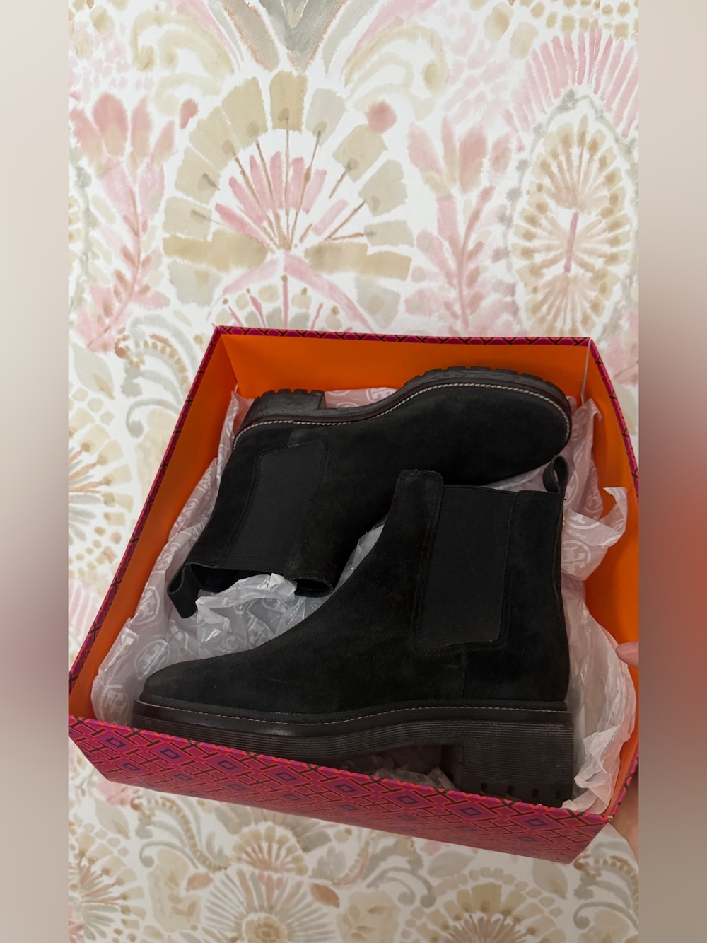 NEW IN BOX Tory Burch Chelsea 50mm Lug Bootie In Black Suede Leather Size 8.5 - Picture 2 of 5